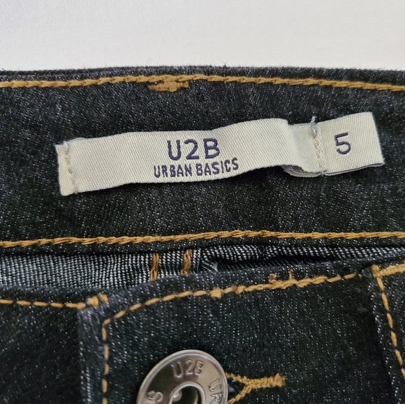 Selling Women's Black Skinny Jeans - Picture 7 of 9